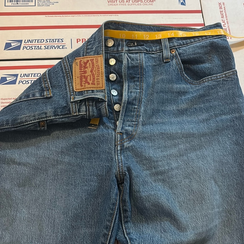 LEVIS 501- 6 button closure- WATERLESS 32x30